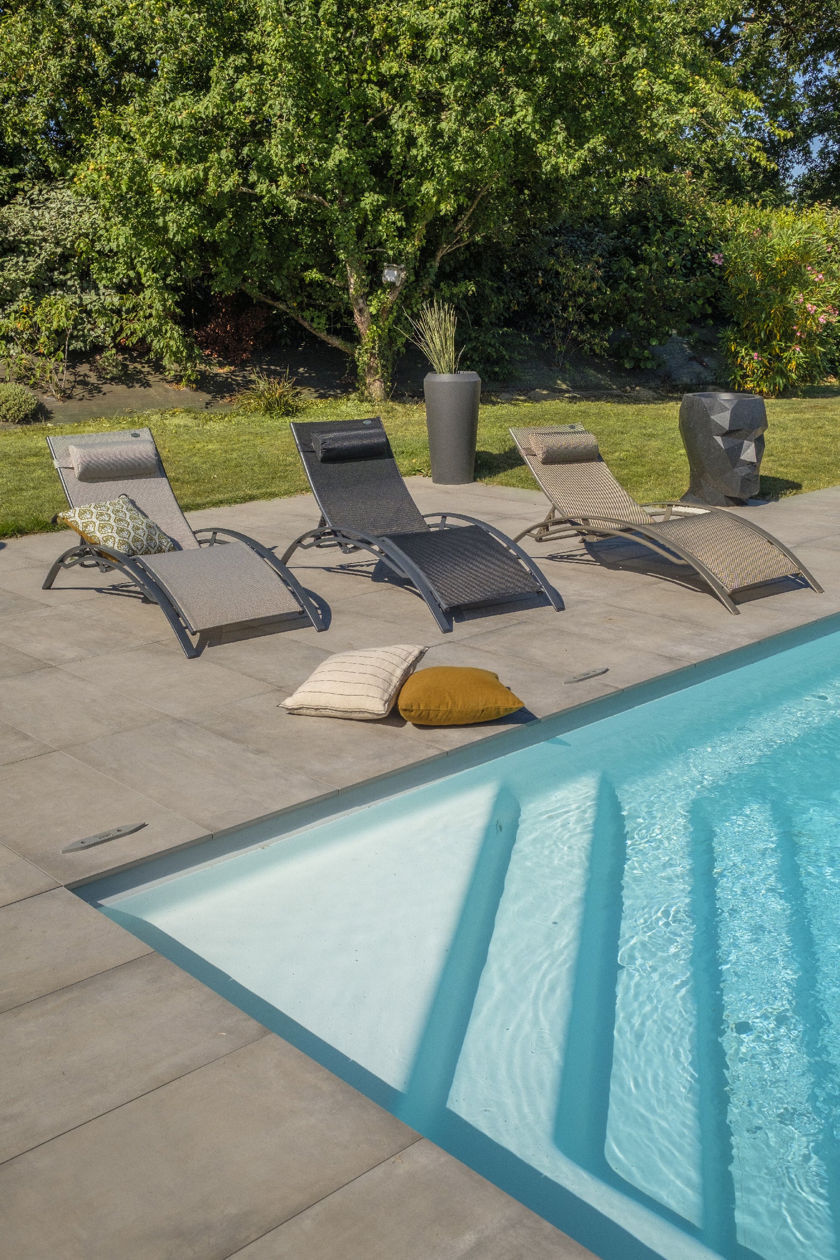 2 bains de soleil CL76-NM empilables