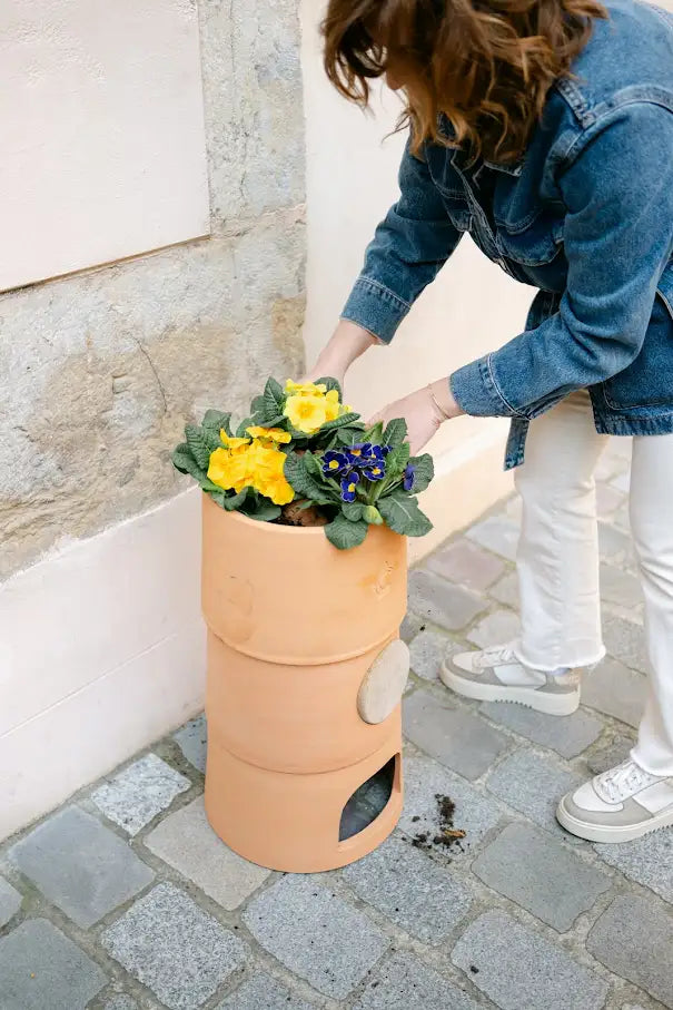 Pot de fleurs composteur