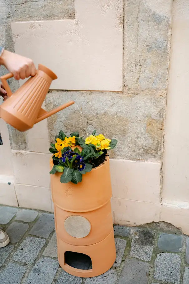 Pot de fleurs composteur