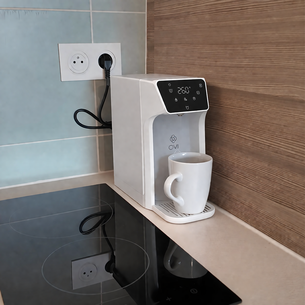 Lot: Fontaine à eau ultra compacte et autonome OVI E – coloris blanc + Pack de 6 filtres