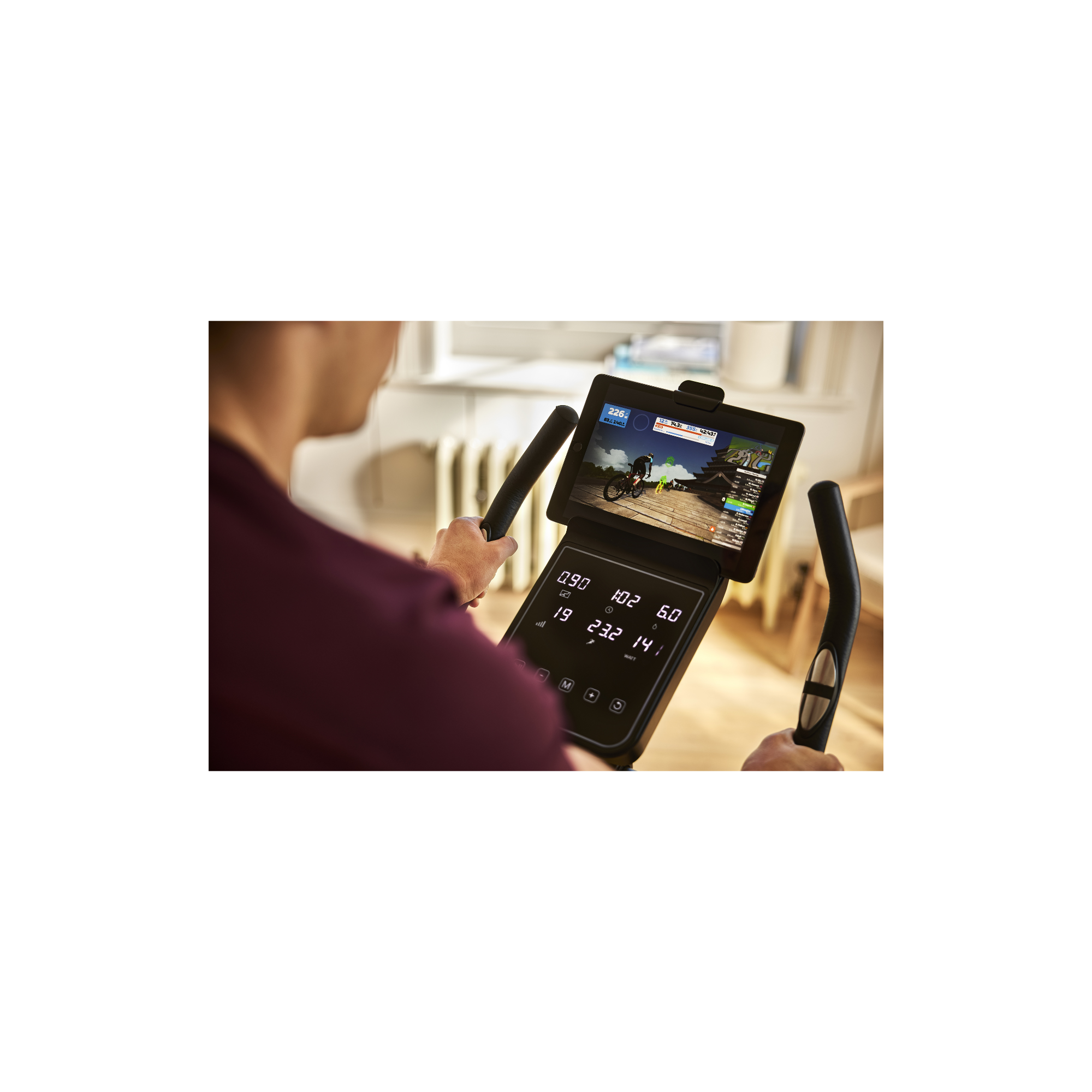 Vélo de Fitness Ergomètre - Reebok - Modèle FR30 - Roue d'inertie 9 KG - Ecran tactile LED