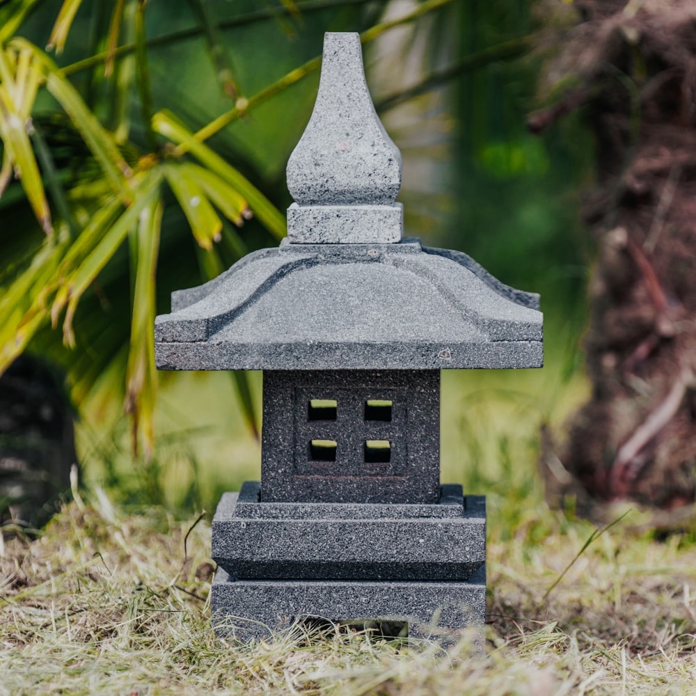 Lampe japonaise lanterne pagode statue de jardin en pierre de lave 50 cm – Kamo