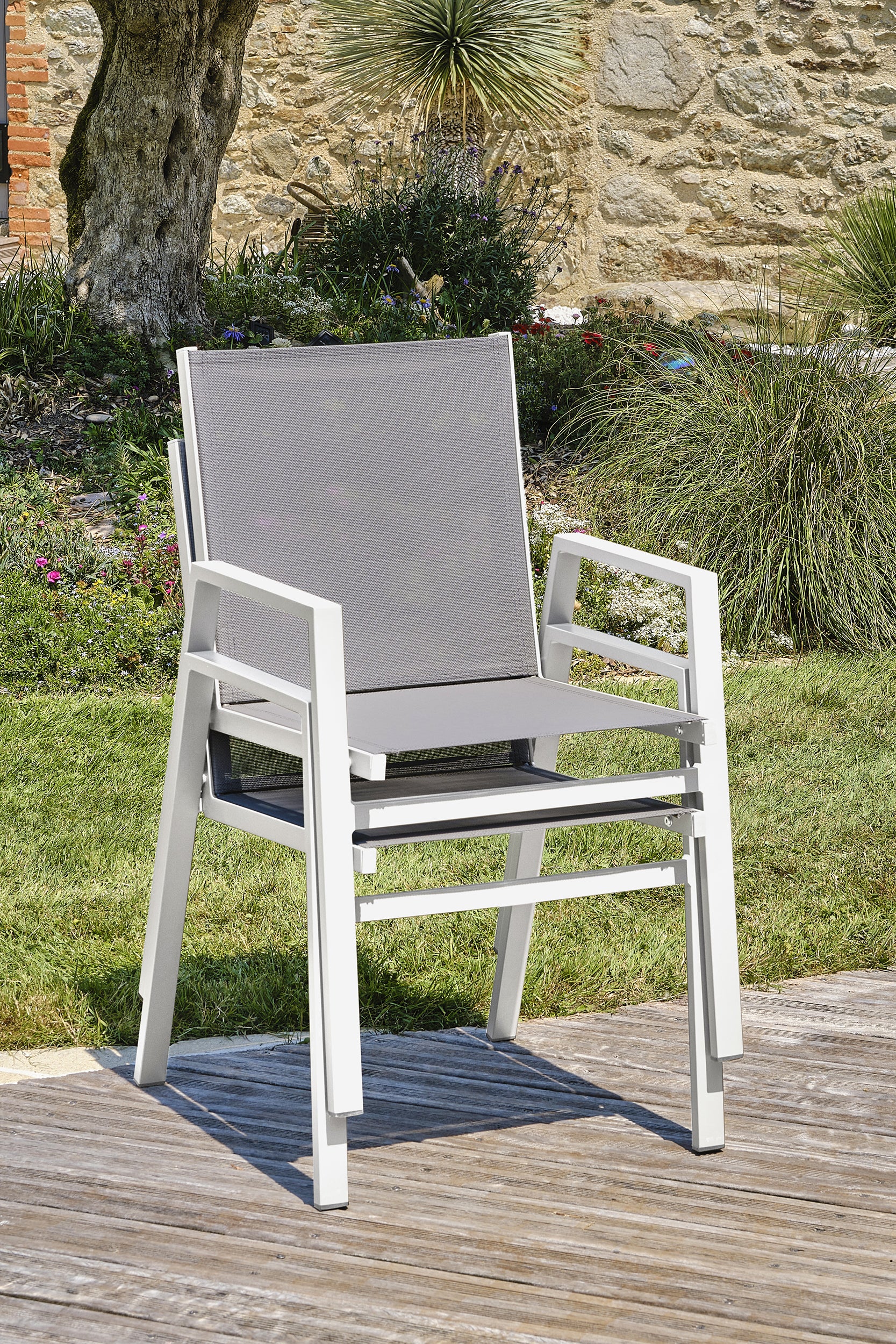 Fauteuil de jardin empilable FLORIDE en textilène taupe et aluminium - BLANC