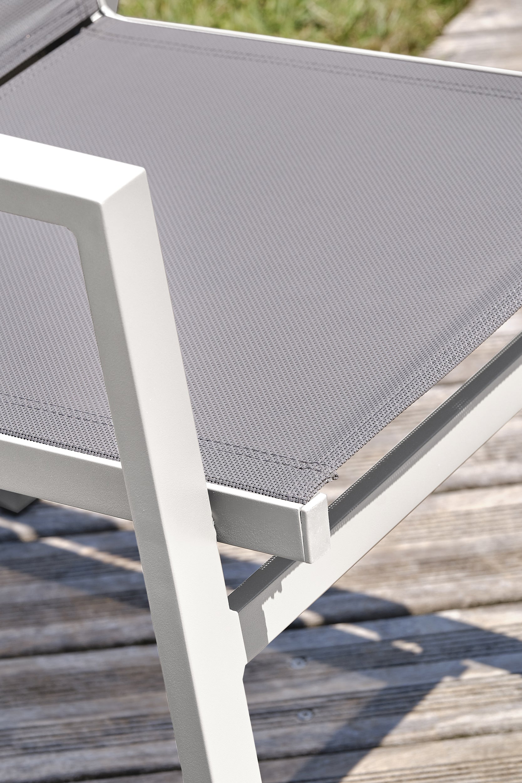 Fauteuil de jardin empilable FLORIDE en textilène taupe et aluminium - BLANC