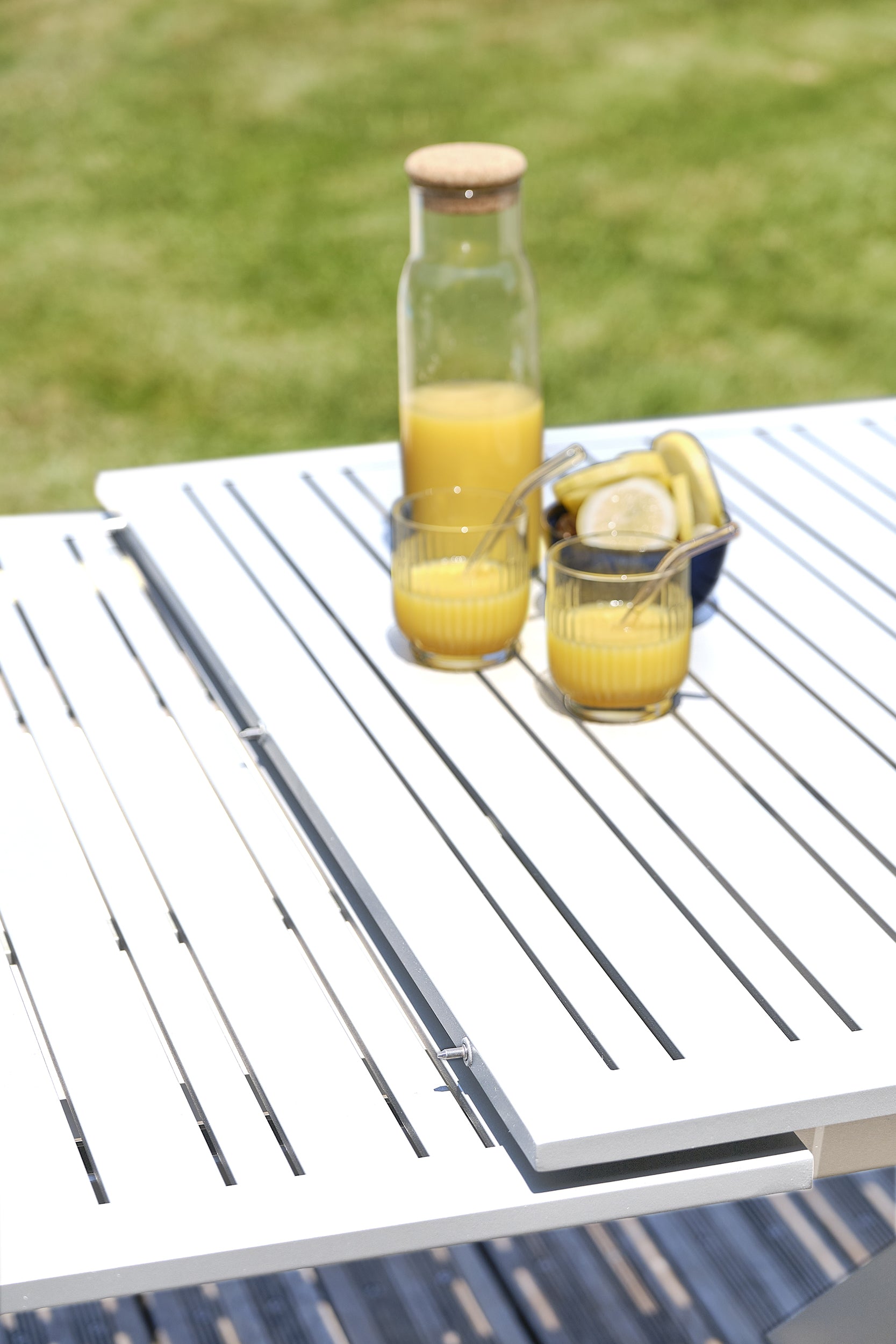 Table de jardin FLORIDE-TB240-ALU-B avec rallonge et 8 fauteuils FLORIDE-FT-BLANC empilables