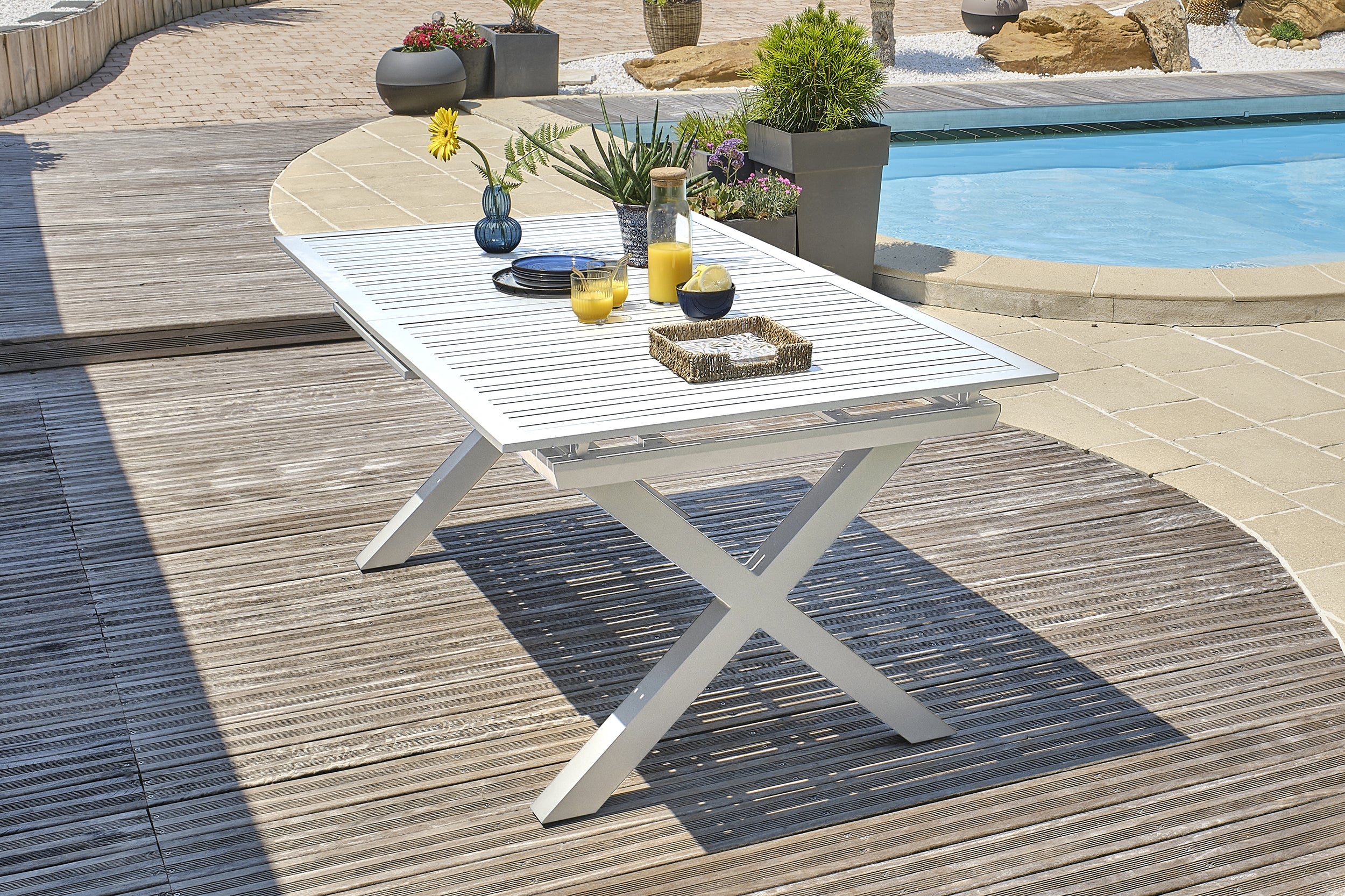 Table de jardin FLORIDE-TB240-ALU-B avec rallonge et 8 fauteuils FLORIDE-FT-BLANC empilables