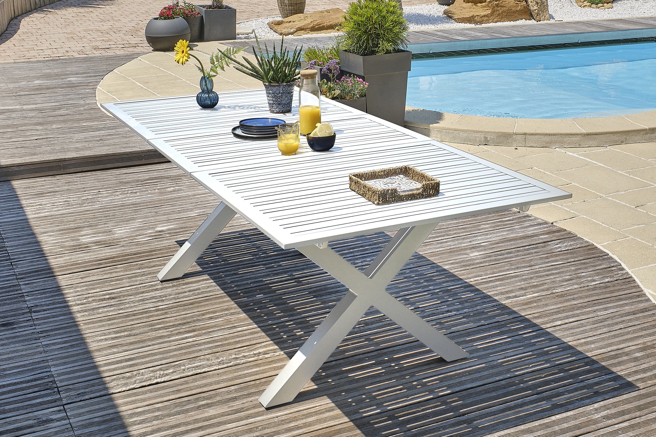 Table de jardin FLORIDE-TB240-ALU-B avec rallonge et 8 fauteuils FLORIDE-FT-BLANC empilables