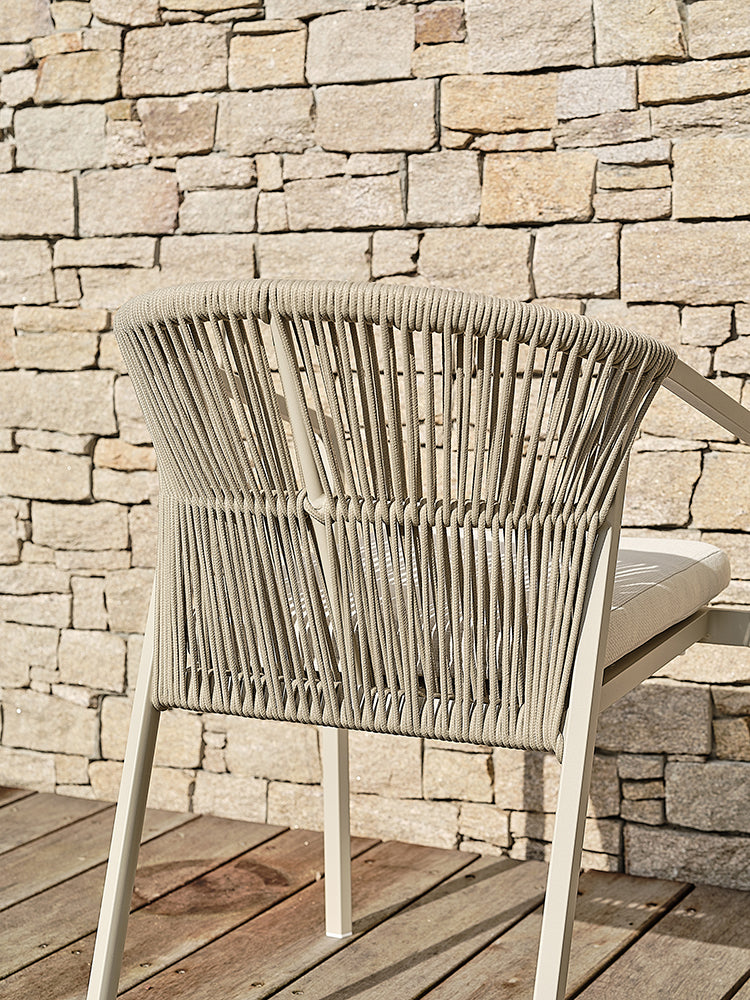 Lot de 2 fauteuils de jardin design grège avec coussins ivoire GAMBI