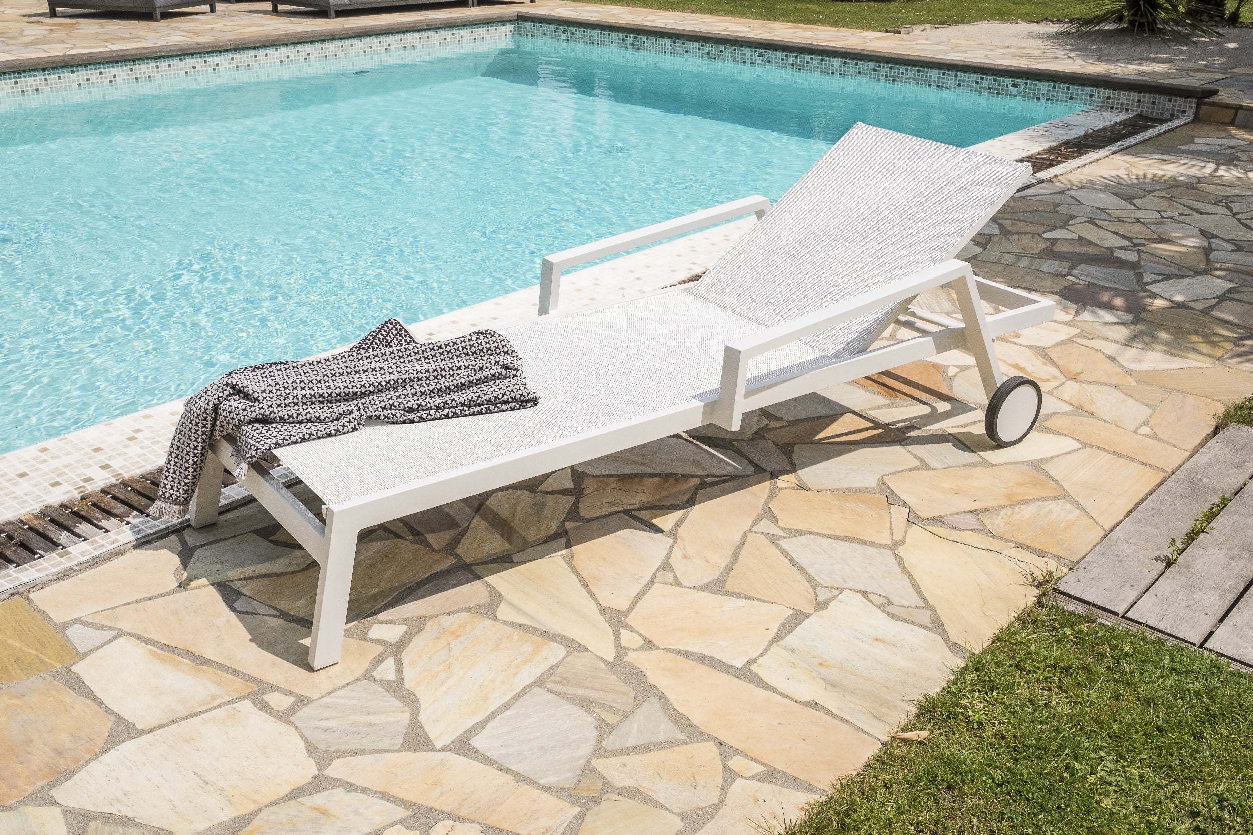 2 bains de soleil multi-positions IBIZA-CL-BLANC