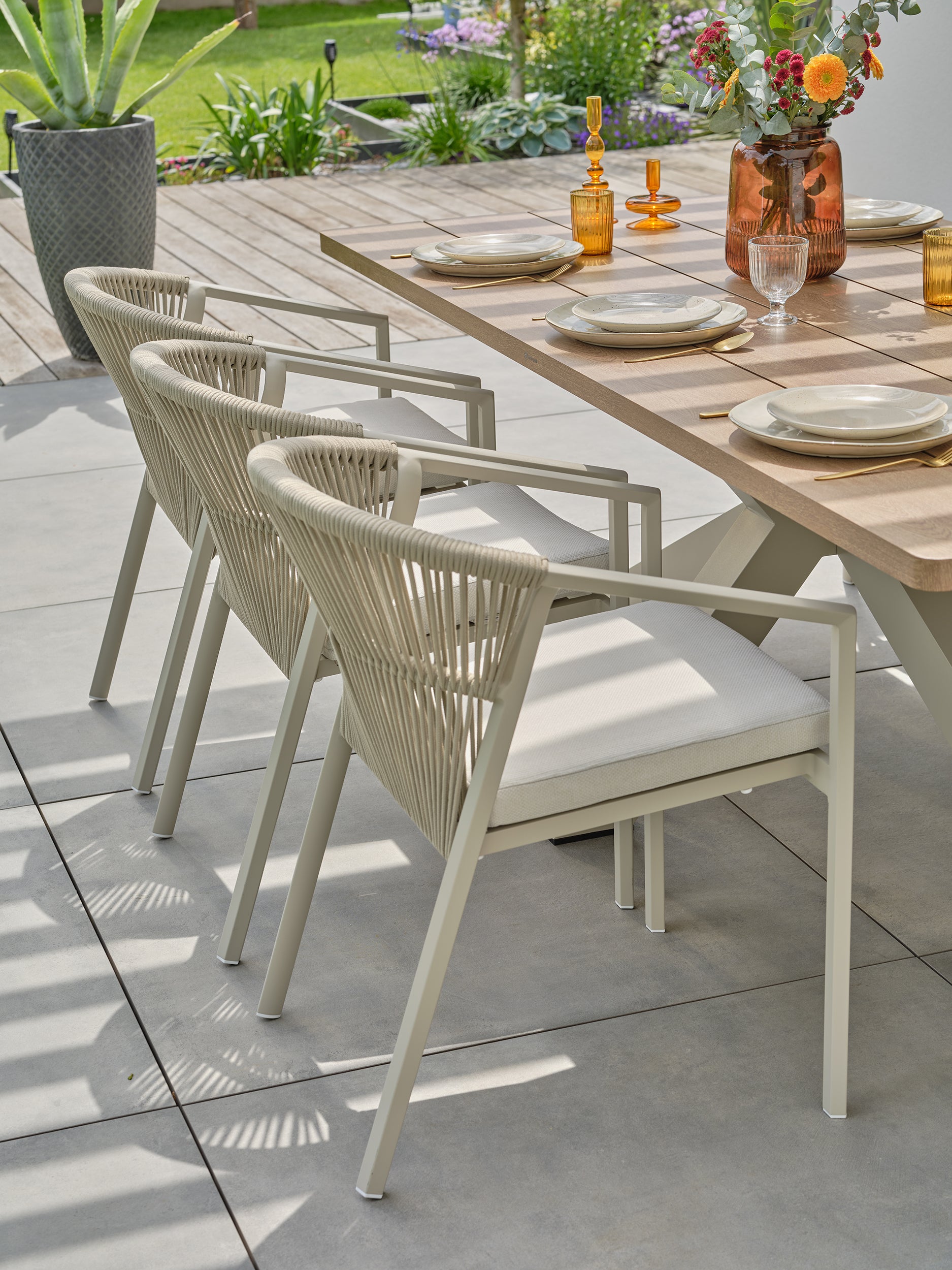Ensemble repas de jardin Kelia 6 places - Grège effet bois clair 220 cm