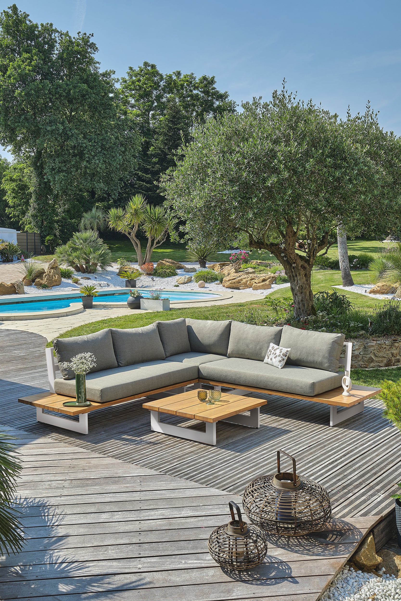 Salon de jardin LAVEZZI 5 places en aluminium et plateau imitation bois - BLANC