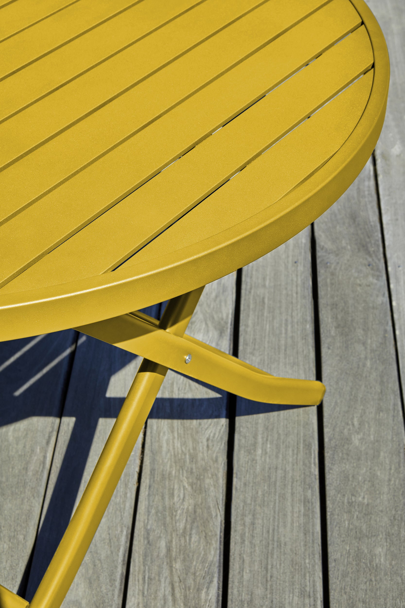 Table de jardin pliante MARIUS (diam. 110 cm) en aluminium - MOUTARDE
