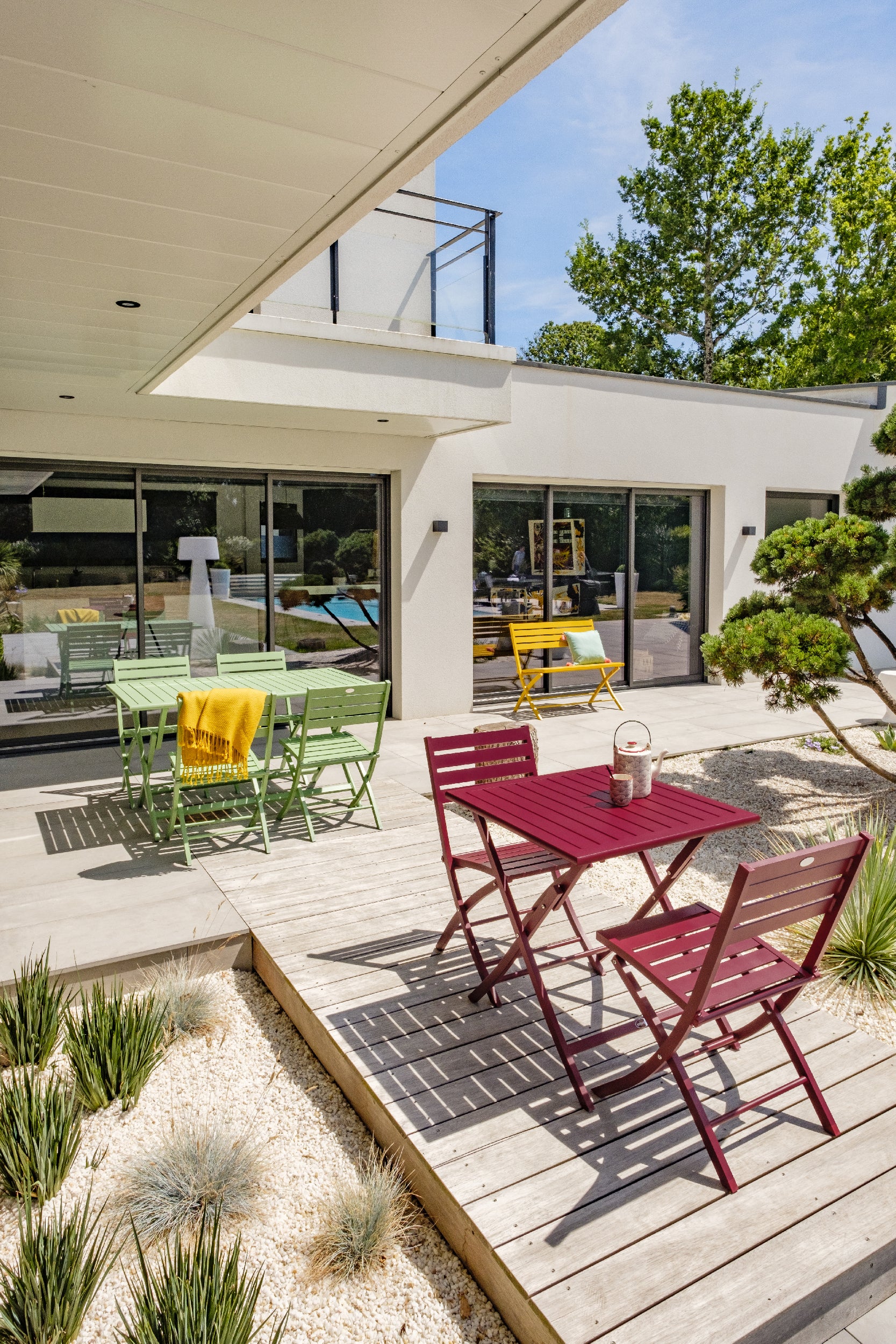 Table de jardin MARIUS-TB70-CARMIN pliante et 2 chaises MARIUS-CP-CARMIN pliantes