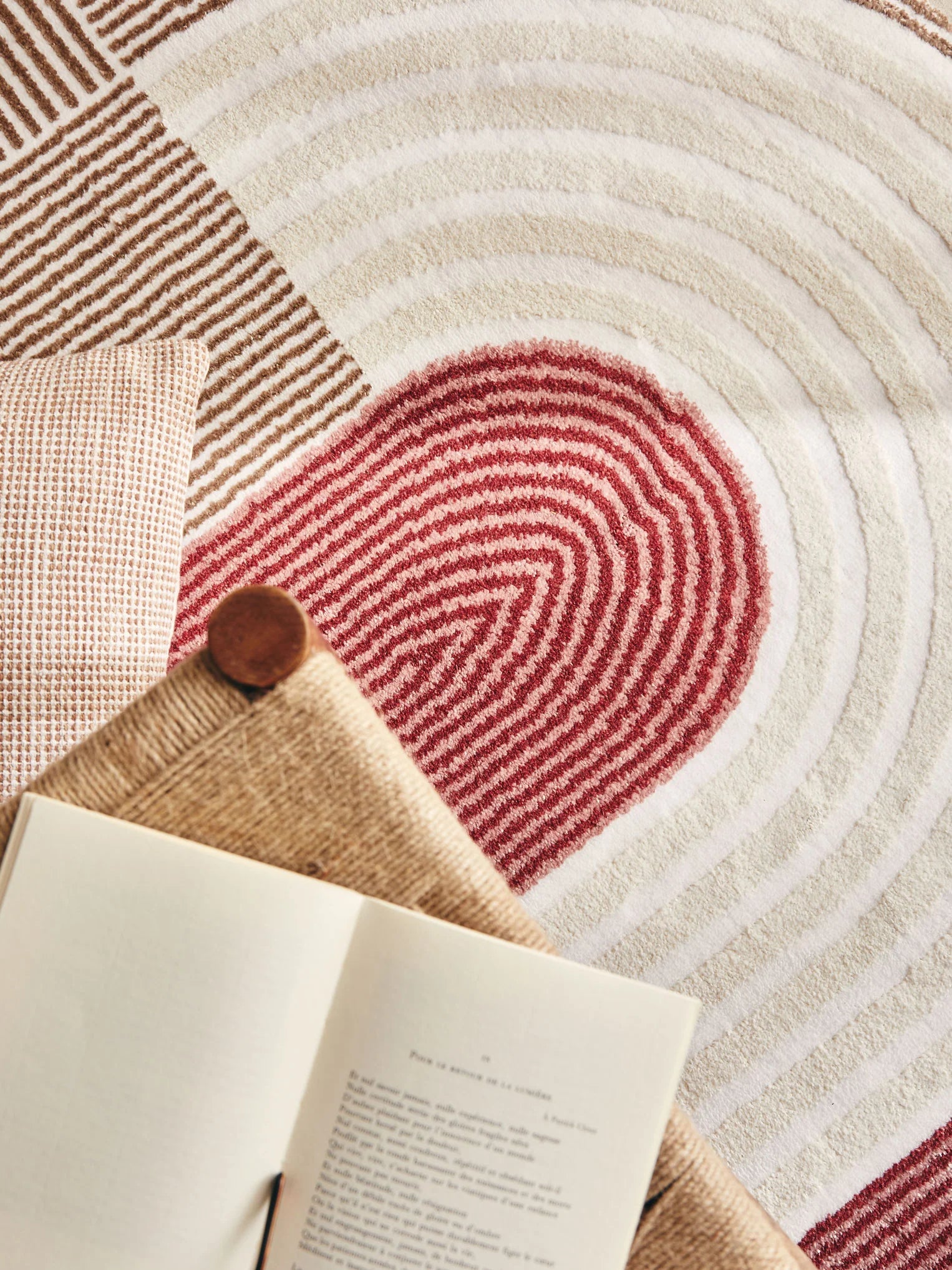 Tapis géométrique en polypropylène à poils courts