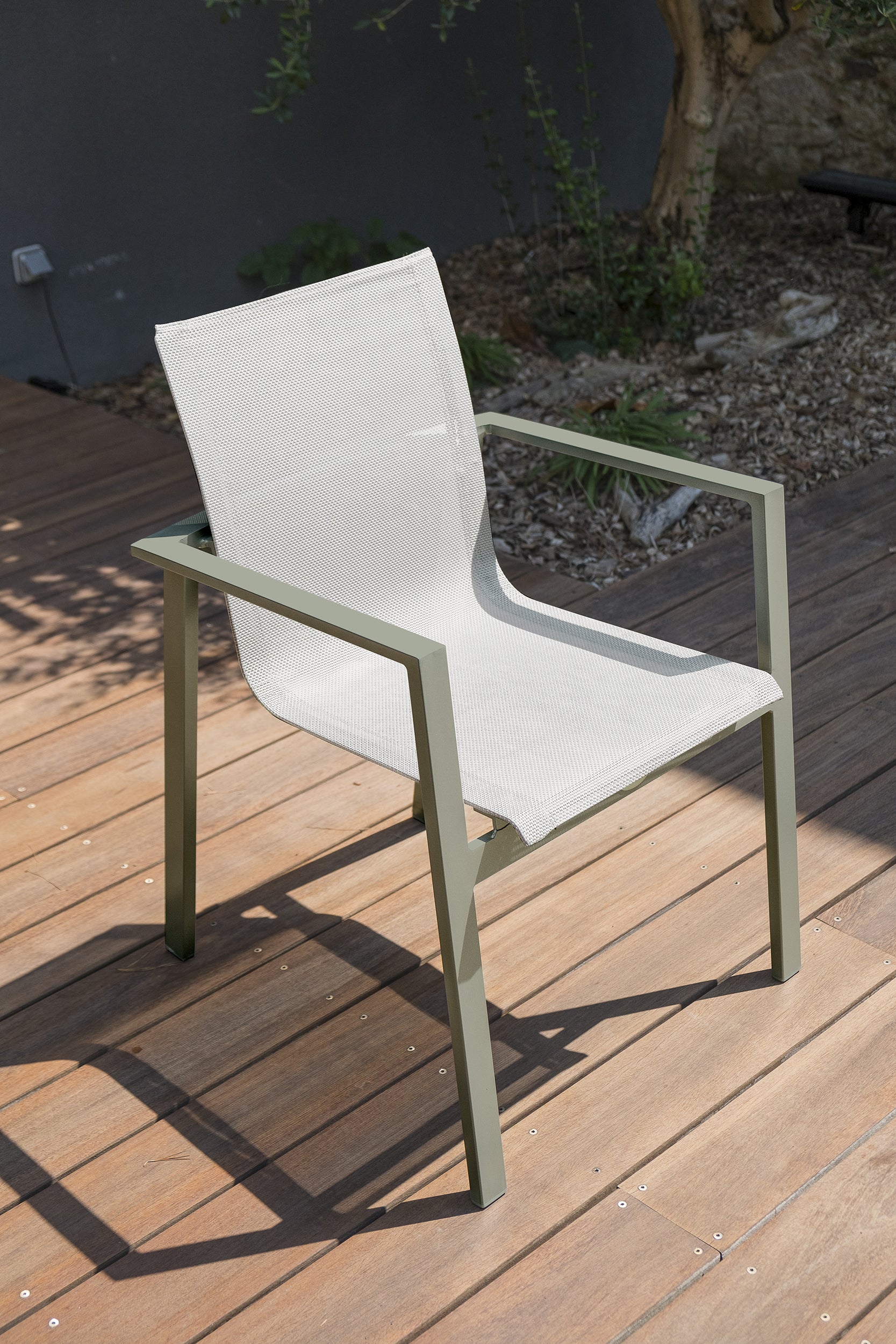 Fauteuil de jardin empilable MIAMI en textilène gris et aluminium - KAKI