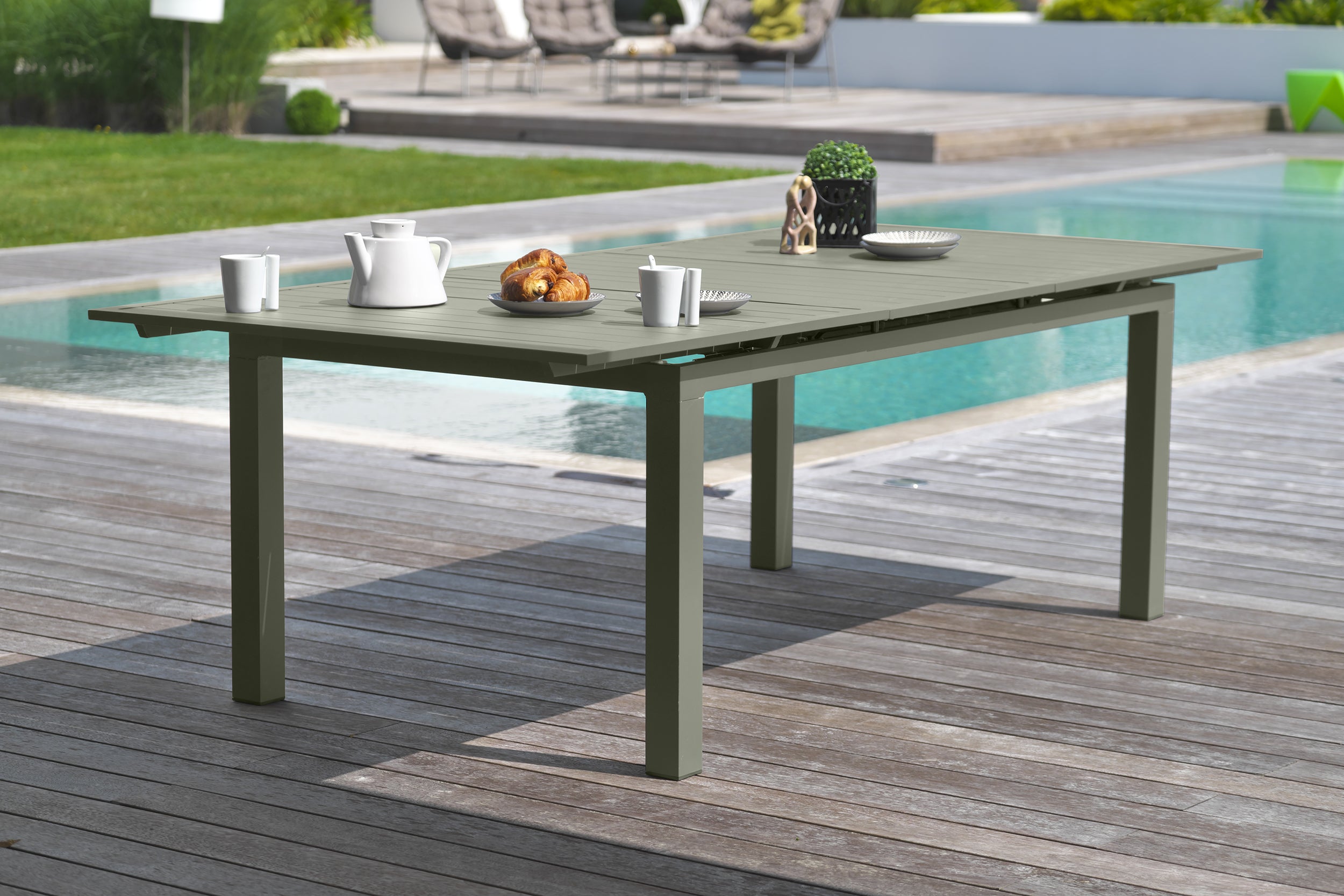 Table de jardin MIAMI (180/240x100 cm) en aluminium avec rallonge automatique - KAKI
