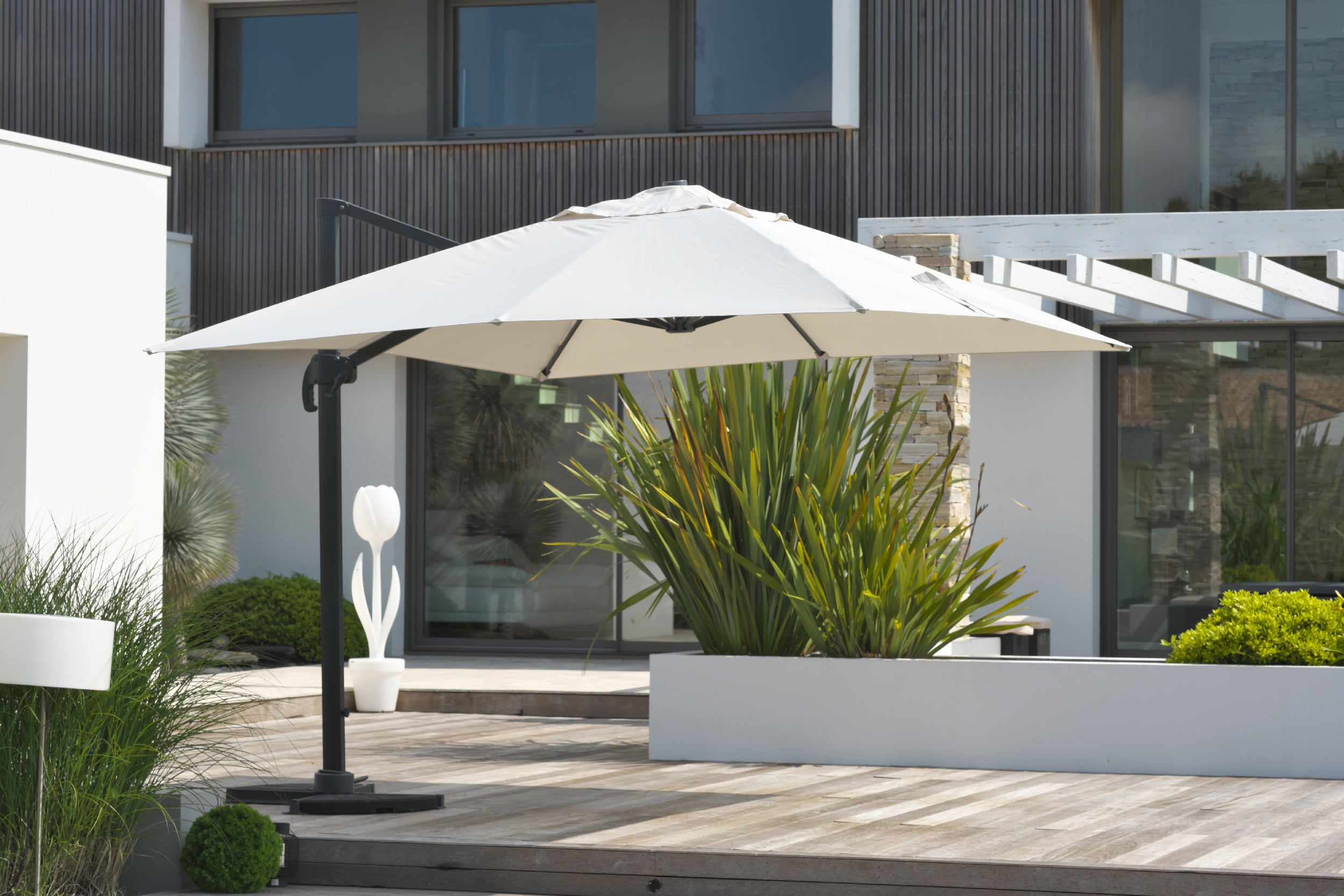 Parasol déporté SEVILLA (4x3 m) en aluminium gris anthracite et polyester - GRIS