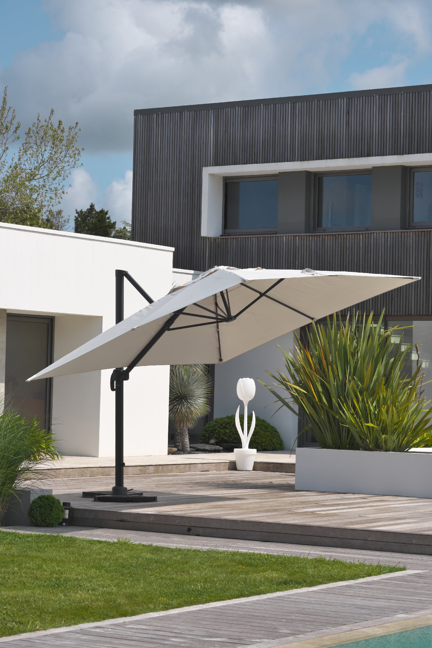 Parasol déporté SEVILLA (4x3 m) en aluminium gris anthracite et polyester - GRIS