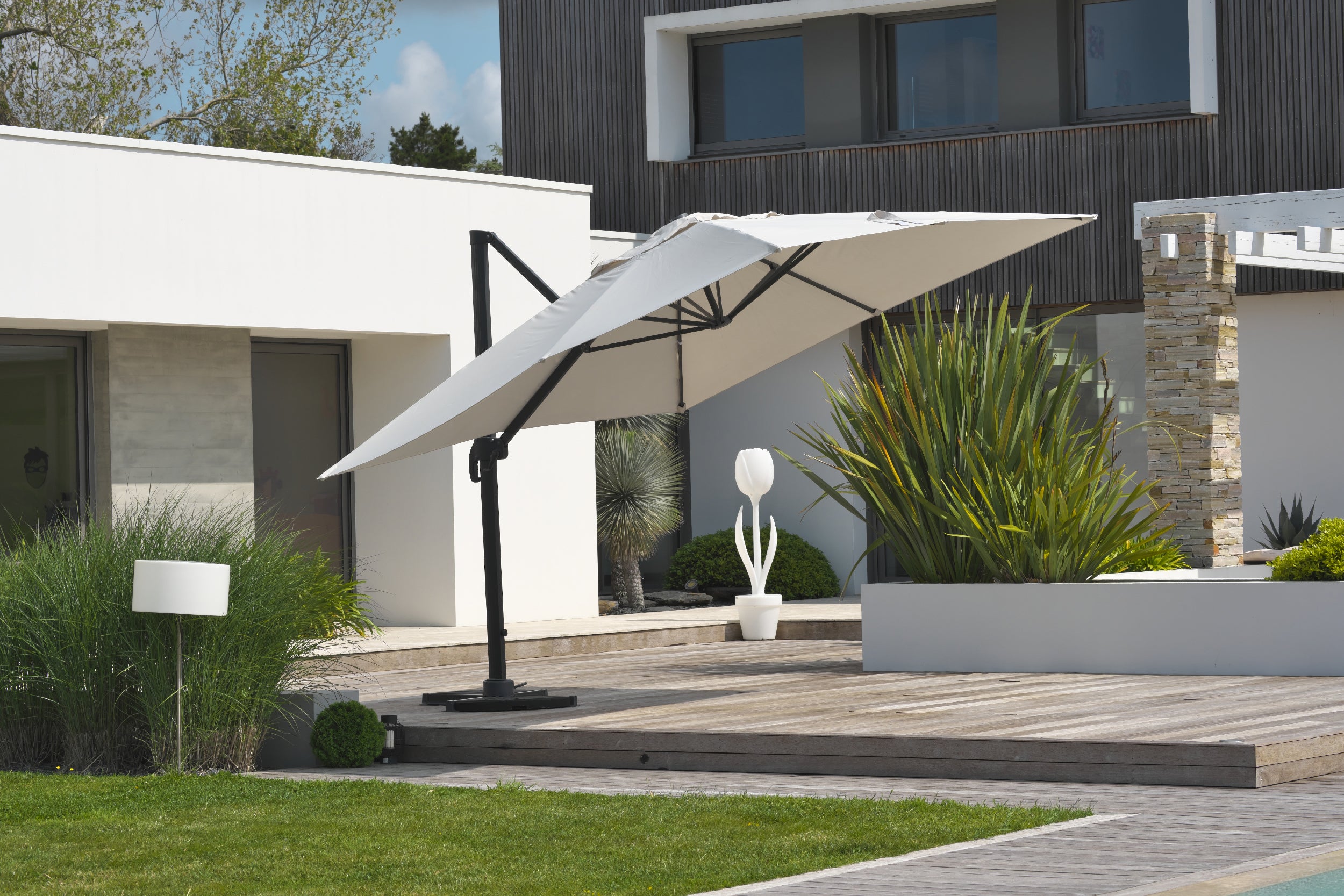 Parasol déporté SEVILLA (4x3 m) en aluminium gris anthracite et polyester - GRIS