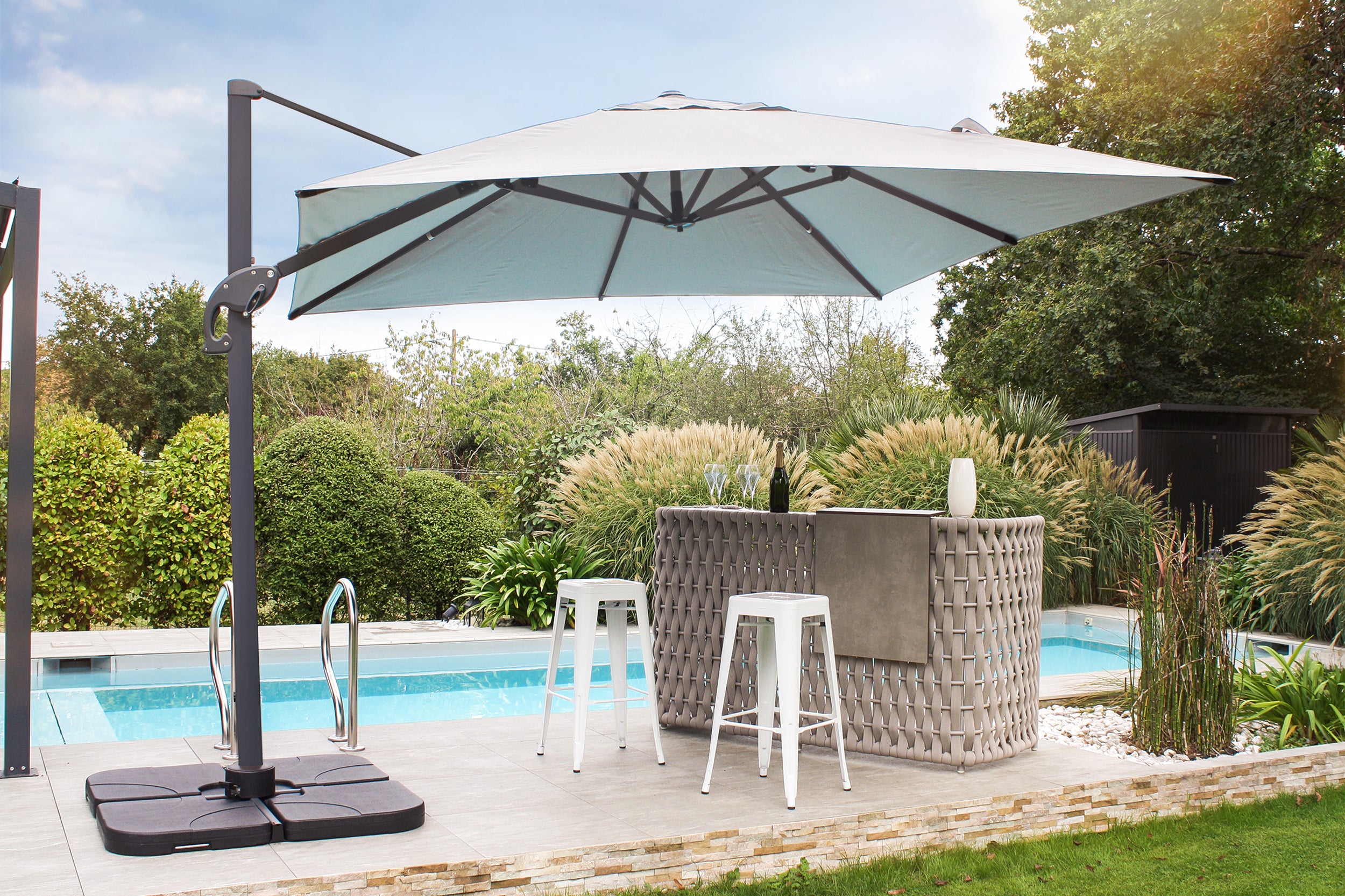 Parasol déporté SEVILLA (2,5x2,5 m) en aluminium gris anthracite et toile polyester - GRIS