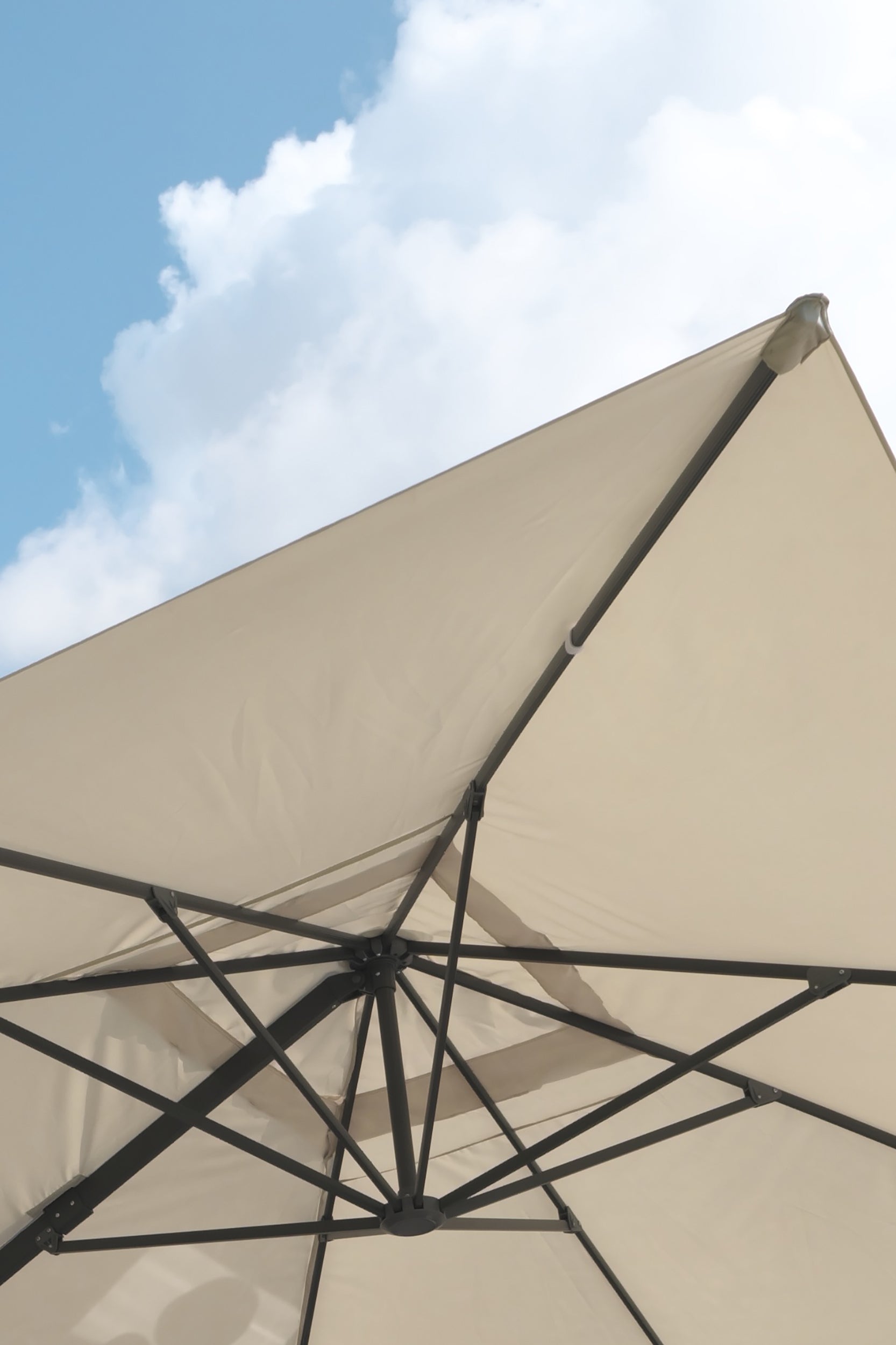 Parasol déporté SEVILLA (2,5x2,5 m) en aluminium gris anthracite et toile polyester - GRIS