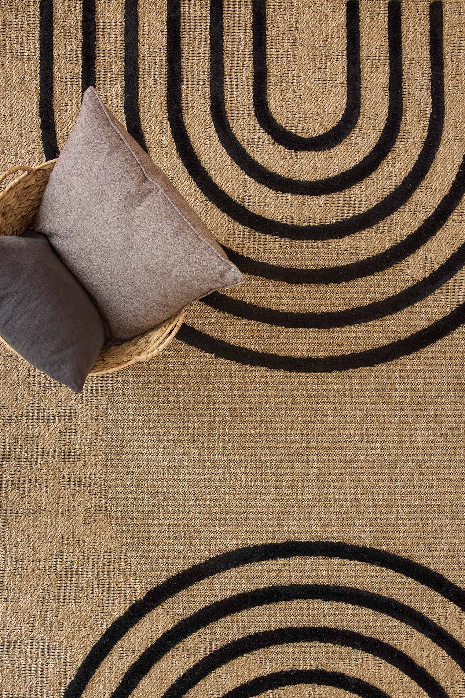 Tapis aspect jute noir motifs arcs