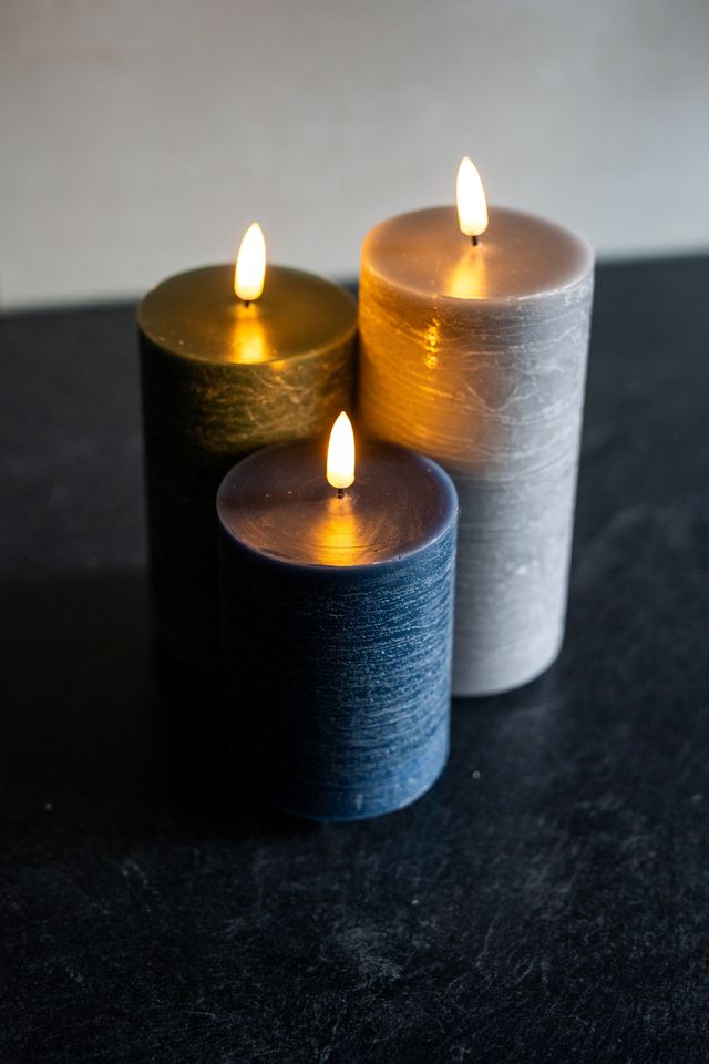 FlinQ - Ensemble de 3 bougies LED rechargeables à flamme vacillante - Télécommande incluse - Neutres chaudes