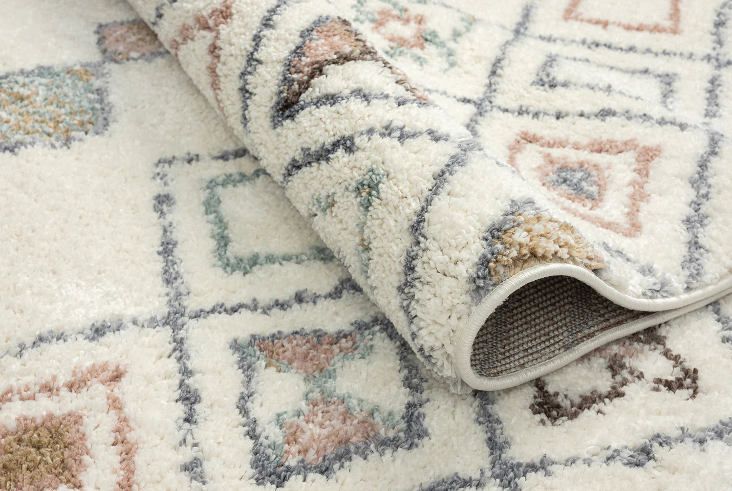 Tapis ethnique motifs géométriques crème - Delya