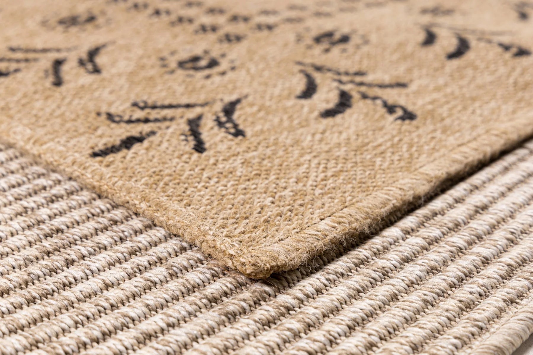 Tapis aspect jute nature motifs orientaux noirs - Nature