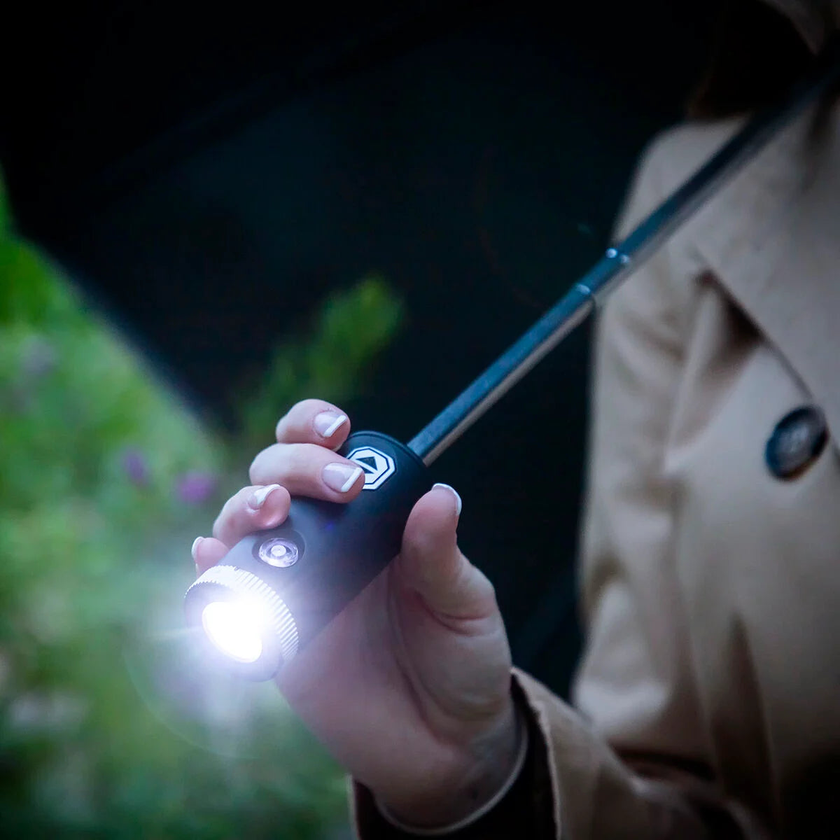 Parapluie pliable à fermeture inversée avec LED