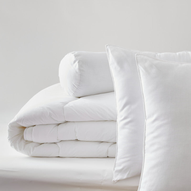 Couette Très Chaude 260 x 240 cm + 2 Oreillers 60 x 60 + Polochon 160 Polycoton "Confort" - Traité Anti Acarien Soft & Care