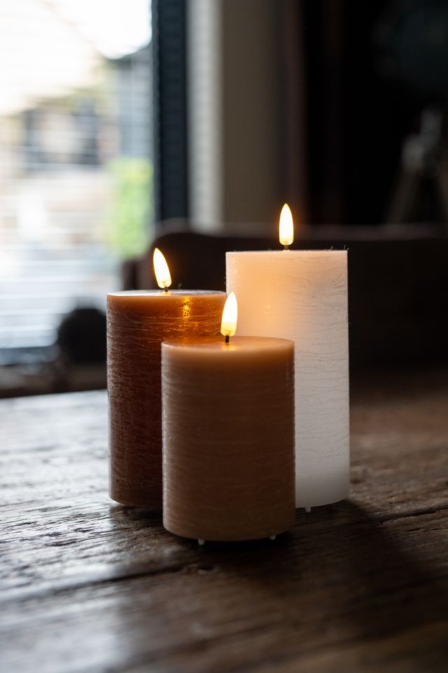 FlinQ - Ensemble de 3 bougies LED rechargeables à flamme vacillante - Télécommande incluse - Nuits urbaines