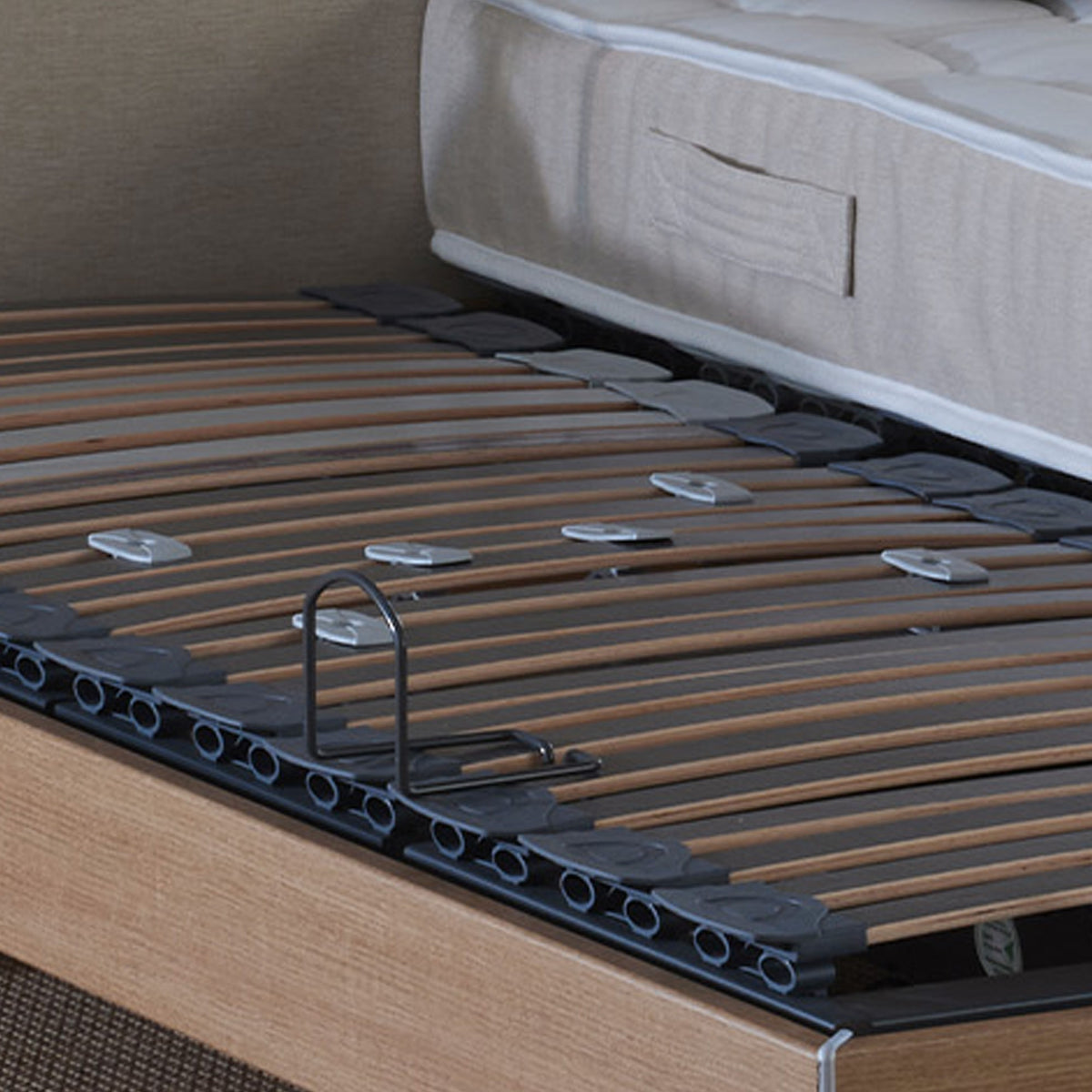 Lot de 2 lits électriques de relaxation multi lattes chêne clair 2x80 x 200
