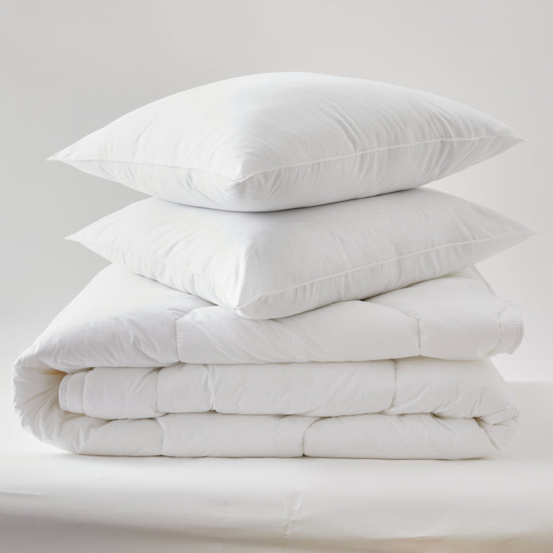 Pack 3 pièces Couette Très Chaude 260 x 240 cm + 2 Oreillers 60 x 60 Polycoton "Confort" - Traité Anti Acarien Soft & Care