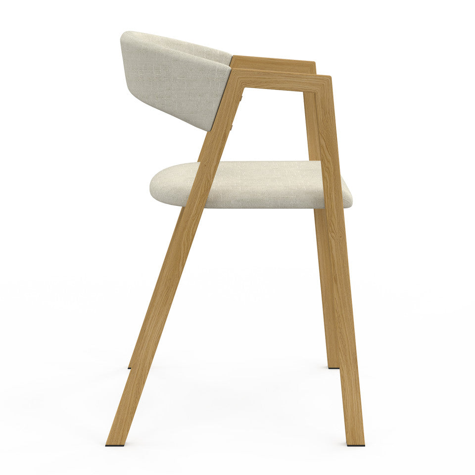 Chaises Enola avec accoudoirs tissu beige pieds effet bois - lot de 4